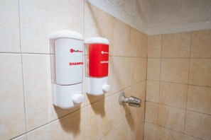 淋浴设施、免费洗浴用品、毛巾