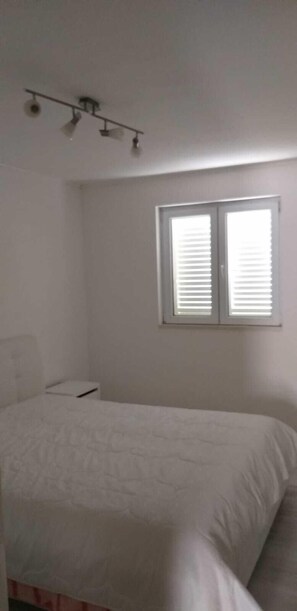 Soundproofing, iron/ironing board, free WiFi, bed sheets