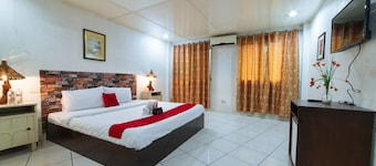 RedDoorz Premium @ Clarkview Angeles City