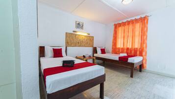 Twin Room | Desk, free WiFi