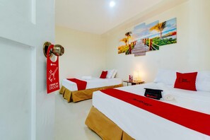 Family Room | Desk, free WiFi - RedDoorz @ Salinas Extension Lahug (Cebu City)