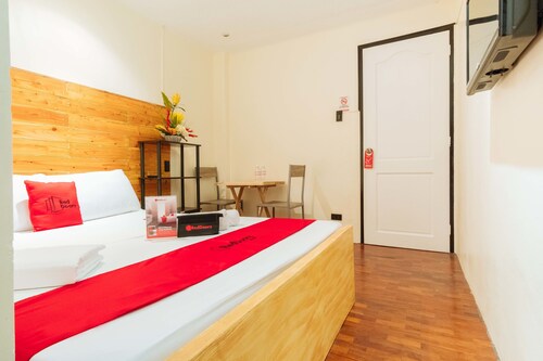 RedDoorz @ Vicente Street Espana Manila