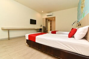 Deluxe Twin Room | Desk, free WiFi