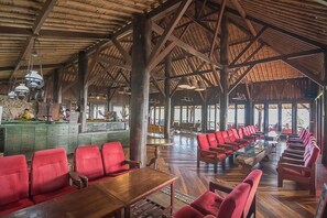 Lobby sitting area - RedDoorz Resort @ Lembang 2 (Lembang)