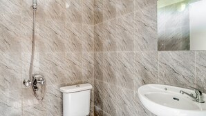 A bathroom with a toilet, a shower, and a sink. - RedDoorz @ Panglima Polim 2 (Jakarta)