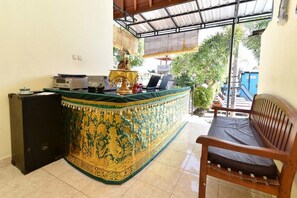 Reception - RedDoorz Plus @ Singaraja (Buleleng)