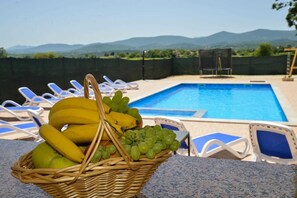 Piscine extérieure (ouverte en saison)