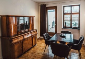 아파트 (Casa Calmont) | 거실 공간 | 평면 TV, 벽난로