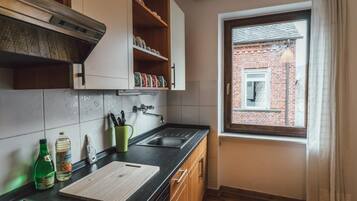 Apartment (Casa Calmont) | Eigene Küche | Kühlschrank, Mikrowelle, Ofen, Herdplatte