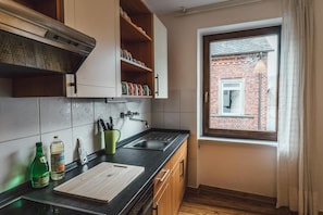 Appartement (Casa Calmont) | Cuisine privée | Réfrigérateur, micro-ondes, four, plaque de cuisson