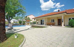 Front of property - Villa Kata (Imotski)