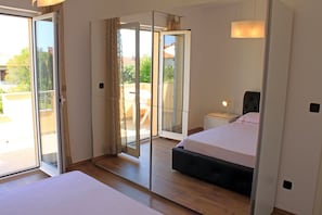 Comfort appartement | Een bureau, gratis wifi, beddengoed