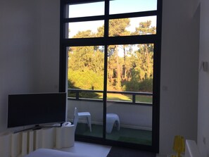 Quarto luxo, sacada, vista para o jardim (Chambre Y Jaune) | Vista do quarto