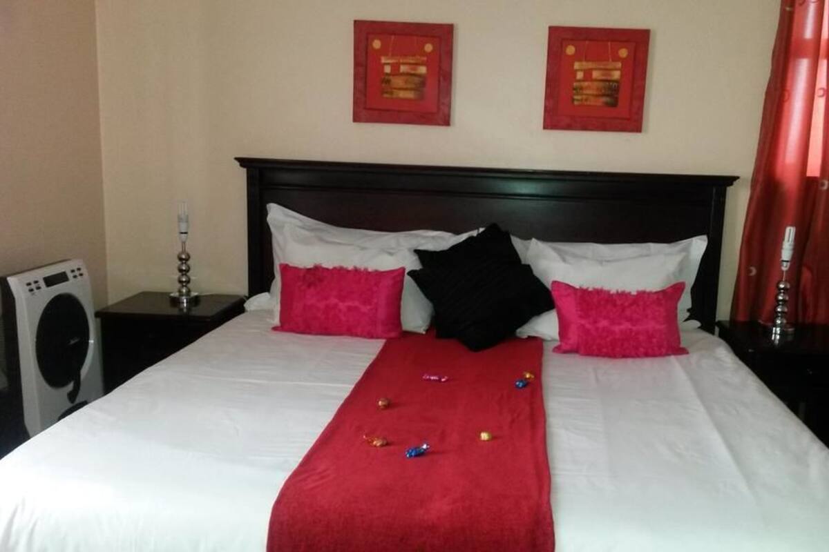 Room (Lazare) | Individually decorated, individually furnished, free WiFi, bed sheets