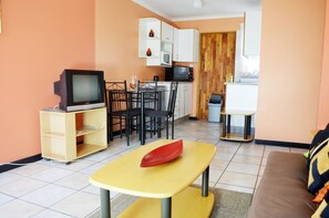 Daily continental breakfast (LSL 90 per person)