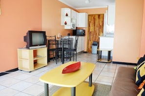 Daily continental breakfast (LSL 90 per person)