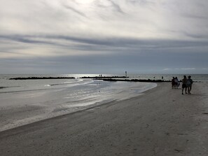 In Strandnähe, Liegestühle, Strandtücher