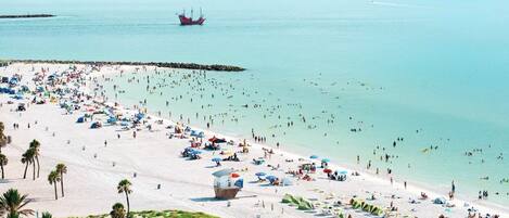 Liegestühle, Strandtücher