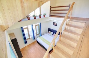 8 bedrooms, bed sheets - Robin view cottage.  (Manali)