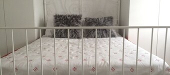 Slumber & Breakfast Bedroom