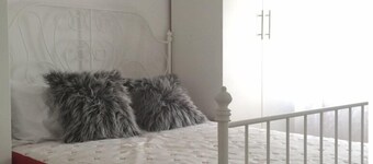 Slumber & Breakfast Bedroom