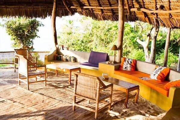 Lobby sitting area - Kilindoni Sea View Bungalows (Mafia Island)