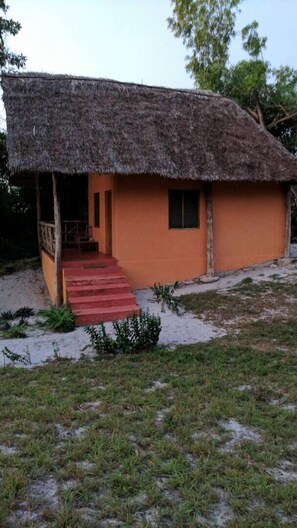 Deluxe Bungalow | 1 bedroom, cribs/infant beds, rollaway beds, bed sheets - Kilindoni Sea View Bungalows (Mafia Island)