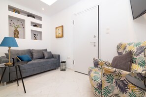 City Apartment | Living room | Smart TV, Netflix, streaming services - Apartment Lyto (Athens)