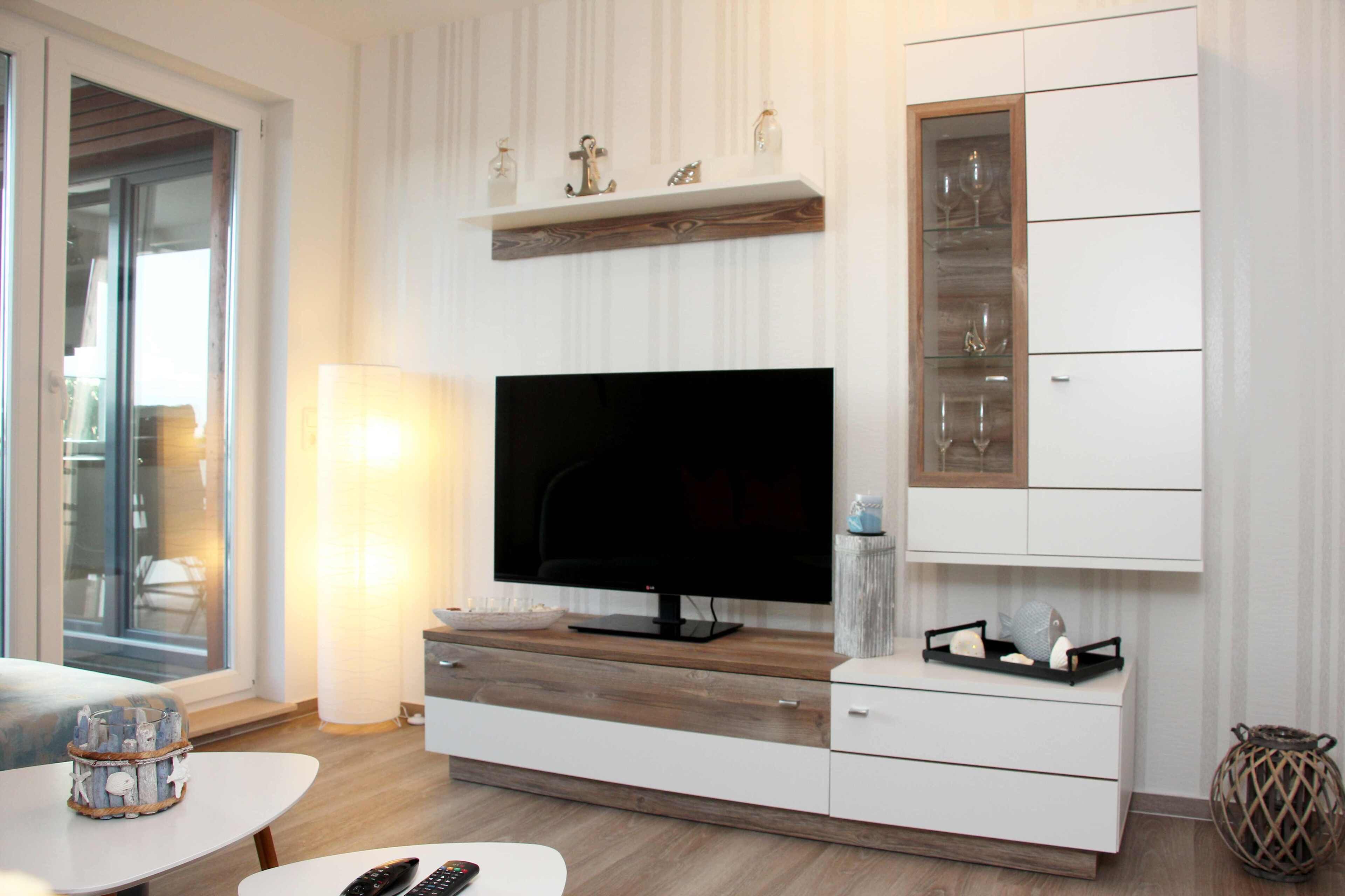 TV connectée, lecteur de DVD, livres, vidéothèque