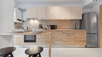 City Apartment | In-room dining