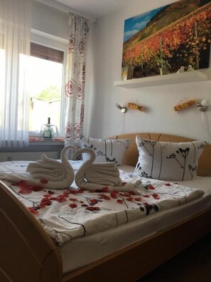 Desk, free WiFi, bed sheets - Pension Am Markt (Treis-Karden)