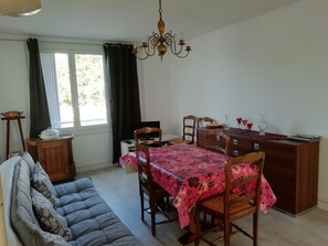 Dining - Apartment on the ground floor over-high (8 steps) (Le Mans)