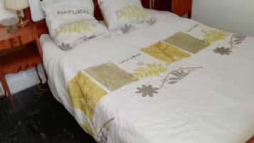 2 bedrooms, iron/ironing board, free WiFi