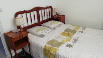 2 slaapkamers, een strijkplank/strijkijzer, gratis wifi