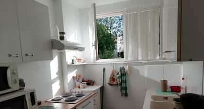 Apartamento en planta baja muy alto (8 escalones)