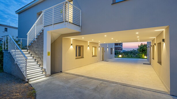 A modern building with a covered outdoor area, a staircase, and a balcony. - Do'Petro (Vico Equense)