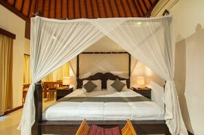 Junior Suite, Kitchenette | Minibar, desk, laptop workspace, blackout drapes - Flamboyant Villa Ubud (Ubud)