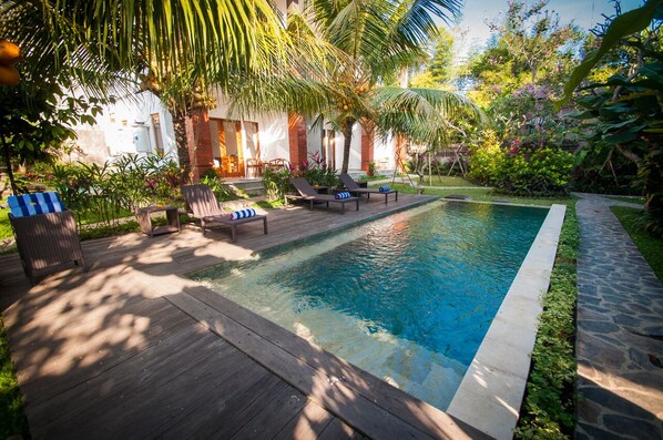 Deluxe Room | Pool | Outdoor pool, sun loungers - Flamboyant Villa Ubud (Ubud)