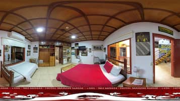 Minibaari, tallelokero huoneessa, pimennysverhot, äänieristys