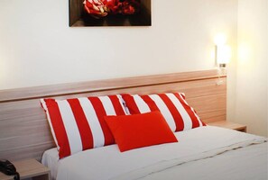 Minibar, in-room safe, blackout drapes, soundproofing - Hotel Maison Suisse (Asunción)