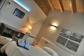 Double Room | Minibar, desk, blackout curtains, soundproofing - Bed & Breakfast Vieulif (Moniga del Garda)
