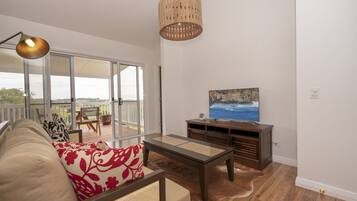 Smart TV, books, stereo