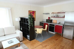 スタンダード アパートメント | 専用キッチン | 冷蔵庫、電子レンジ、コンロ、電気ポット