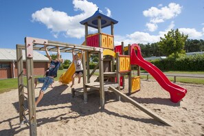 Children’s play area – outdoor