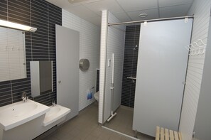 Shower, toilet paper - Nordstrand Camping & Cottages (Frederikshavn)