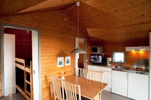 Fridge, stovetop, coffee/tea maker, electric kettle - Nordstrand Camping & Cottages (Frederikshavn)