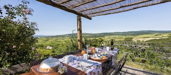 Farmhouse in the Tuscan countryside