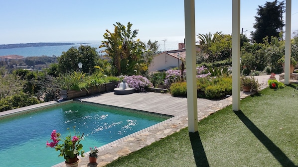Outdoor pool, open 8:30 AM to 9:30 PM, pool loungers