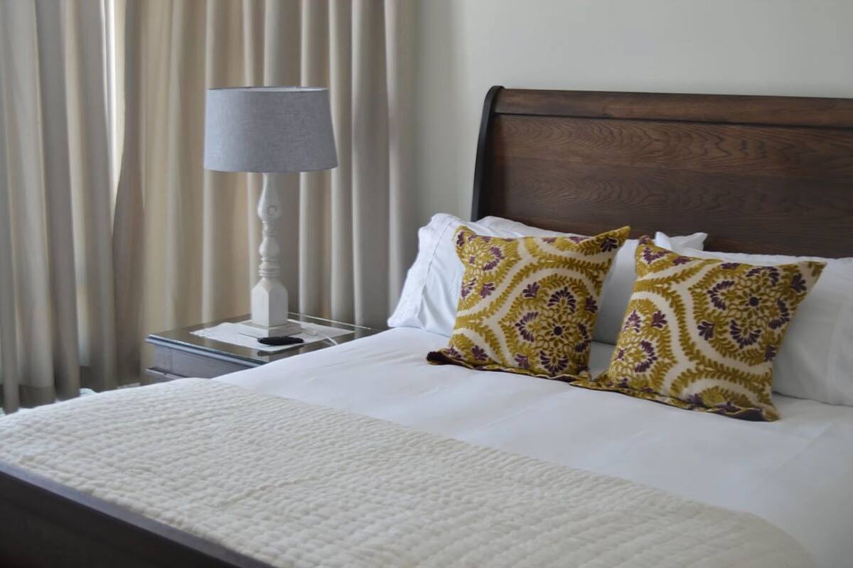 Down duvets, in-room safe, desk, blackout curtains