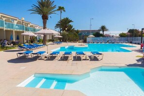 2 outdoor pools - Bungalows Corinto II (San Bartolome de Tirajana)